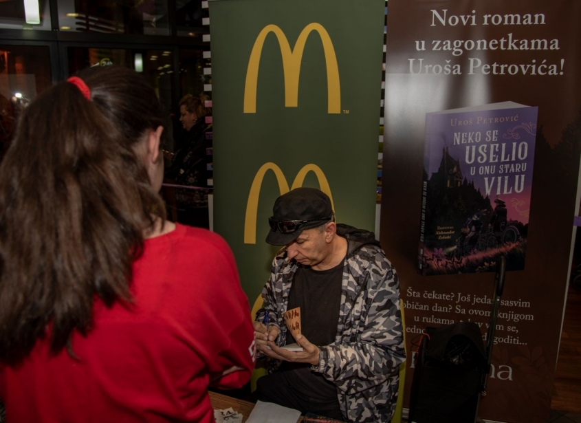 McDonald’s poklonio deci sto knjiga Uroša Petrovića