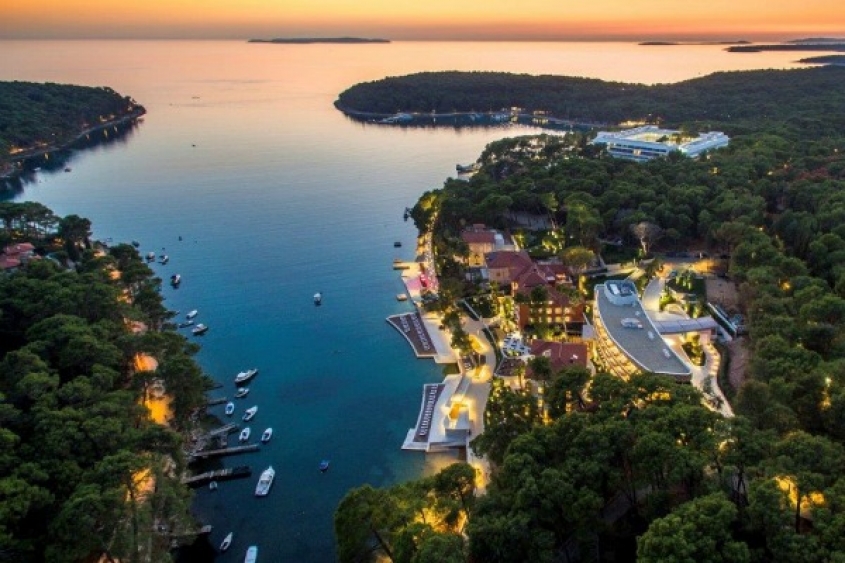 The bay Cikat in Croatia is a synonym for luxury, rest and relaxation