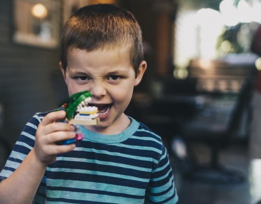 Weaning of the bad habit of pushing the tongue to the front teeth