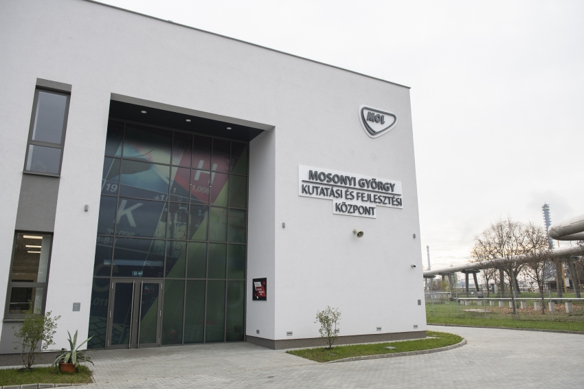 MOL has completed a new research and development center in Százhalombatta
