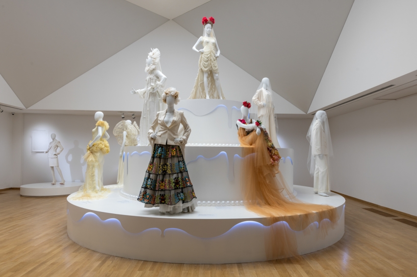 Expert guides through the exhibition "Love is Love: The Joy of Wedding for All by Jean Paul Gaultier"