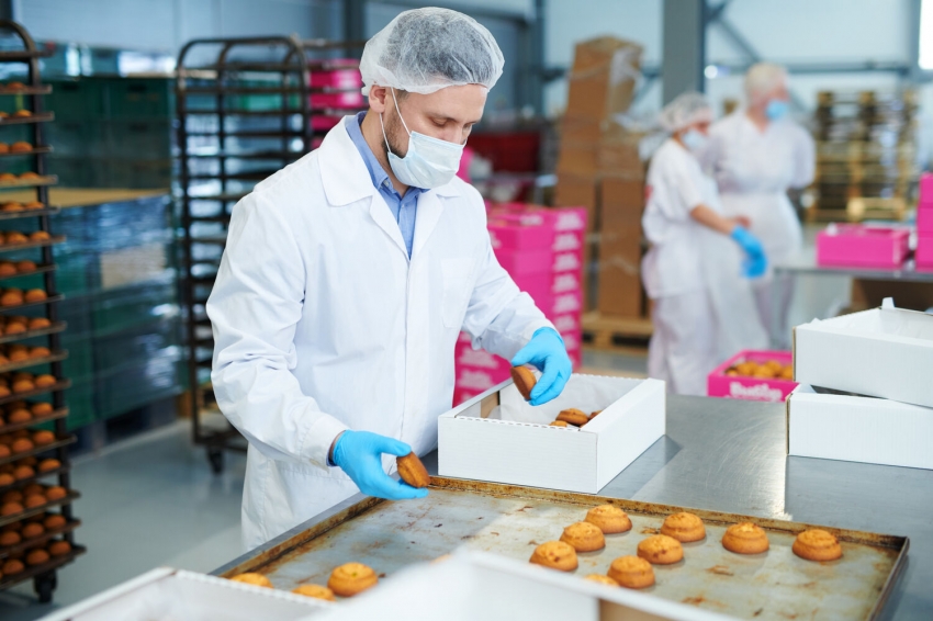 A new study reveals hygienic risks in the practice of using, washing, and maintaining workwear in the food industry