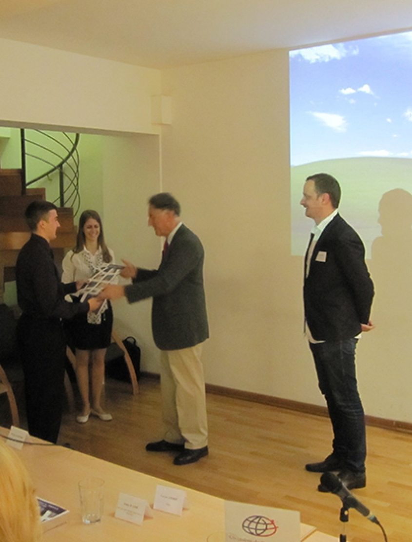 Schneider Electric uručio glavnu novčanu nagradu dobitniku Studentske nagrade 2013.